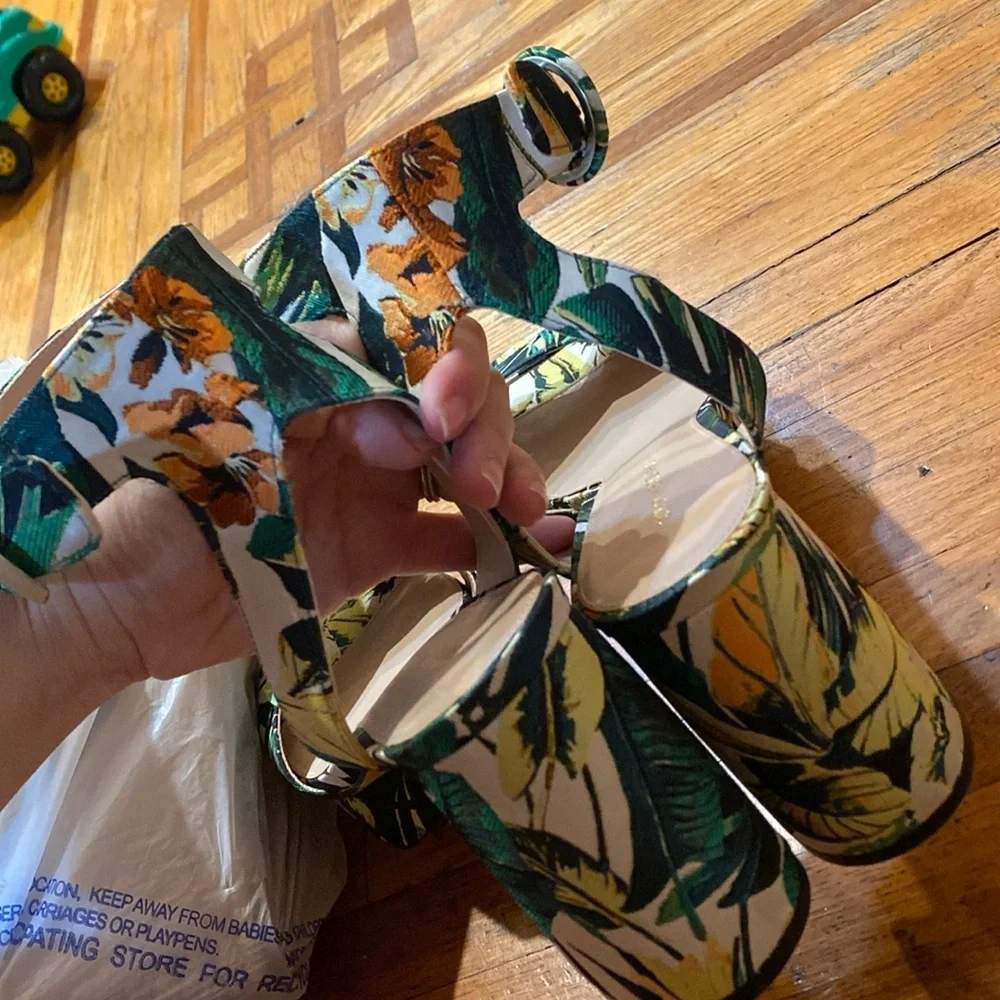 Stuart Weitzman / NEW Carmina ANKLE STRAP floral TROPICAL Platform Sandal 9.5